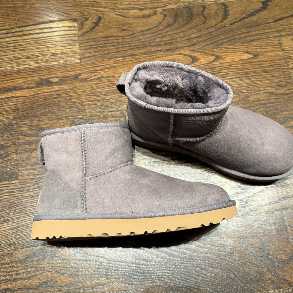 NWT Classic Mini Ugg Boot